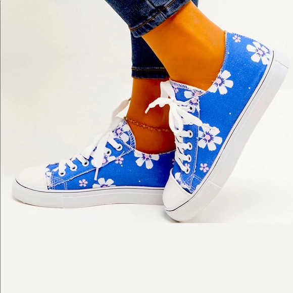 New Floral lace up canvas shoes. - Picture 6 of 6
